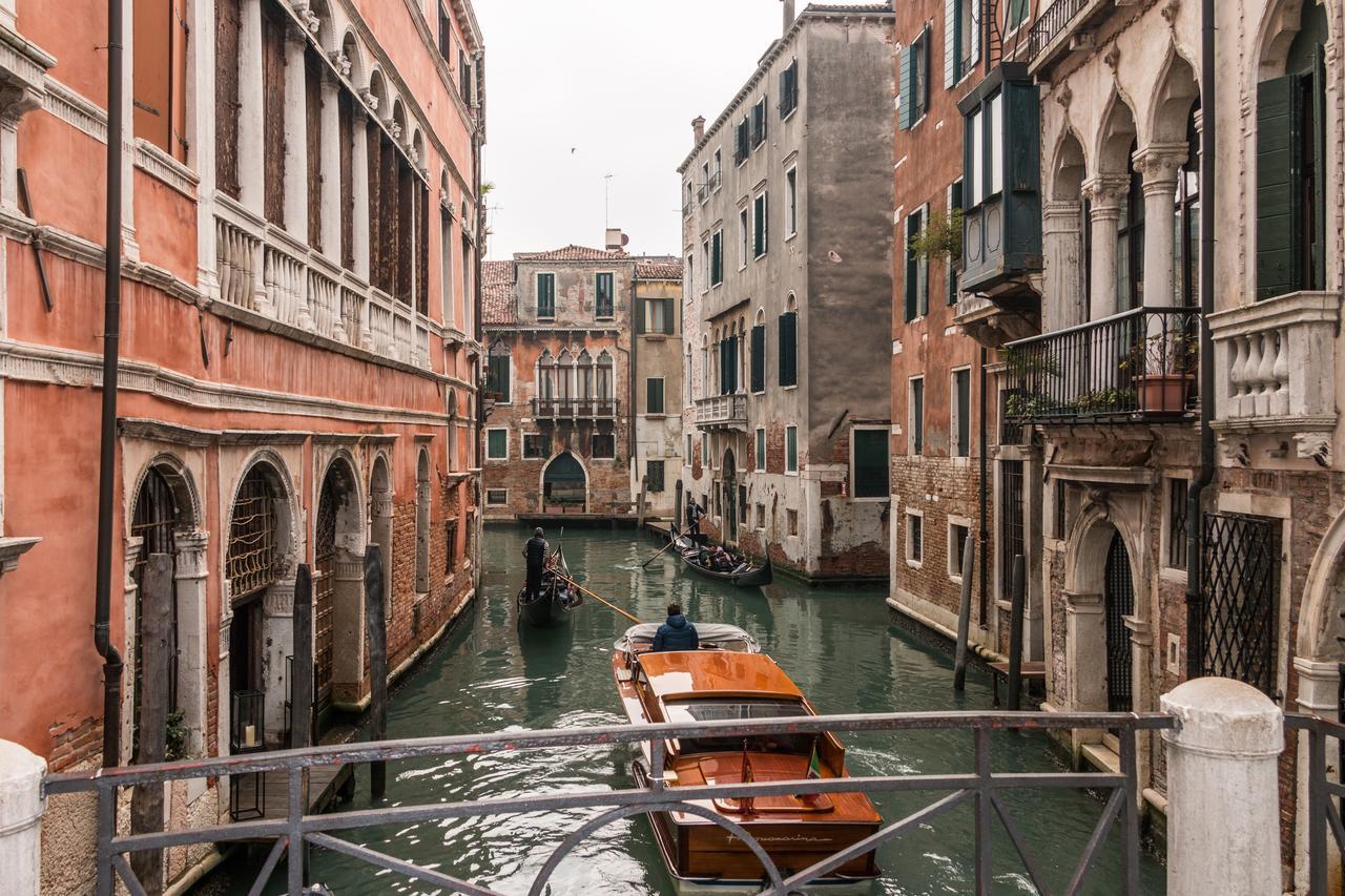 Fenice Double Canal View By Lionhost